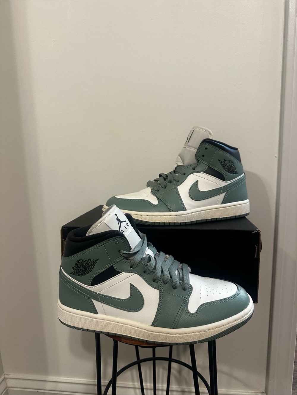 Women’s Air jordan 1 Mid- Jade and Smoke size 8